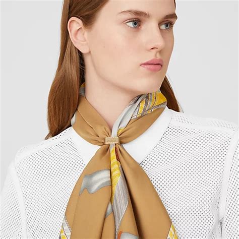 how to wear hermes scarf 90